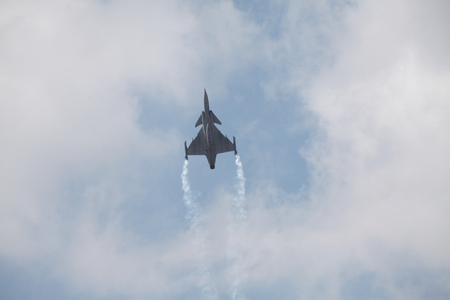 BANGKOK, THAILAND - JAN 09: F16 show on children's Day at Royal Thai Air Force Base located in donmuang Thailand, January 09, 2016, Bangkok, Thailand.のeditorial素材