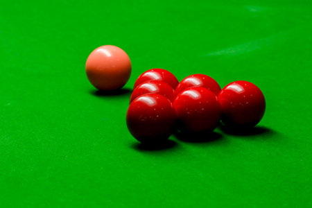 Snooker balls on green snooker tableの写真素材