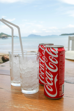 mak island,Thailand ,2 April 2017 ,cocacola can and ice Drink for hot weather and the beach backgroundのeditorial素材