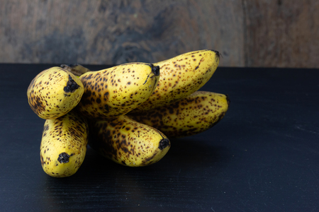 Sweet golden banana fruit isolate on table woodの写真素材