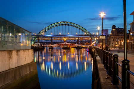 he Tyne Bridge is a through arch bridge over the River Tyne in North East England, linking Newcastle upon Tyne and Gateshead のeditorial素材