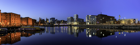 panoramic view of Liverpool skyline reflected in river mersy at albert dockのeditorial素材