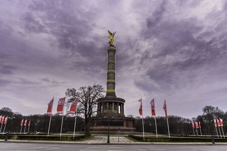 The statue of Victoria on the Victory Column (SiegessÃ¤ule) at the GroÃer Stern intersection in Berlin.のeditorial素材