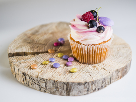 cake on wooden trunkの写真素材