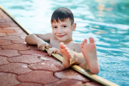 Little boy in the pool, sole upの写真素材