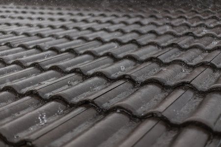 The roof color earth tones when it rains.の写真素材