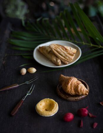 Photo bakery from natural light. Placed in the plate on the table black woodの写真素材