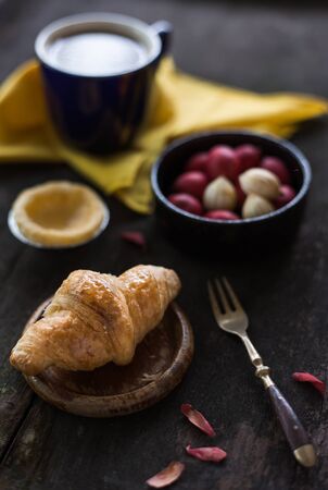 Photo bakery from natural light. Placed in the plate on the table black woodの写真素材