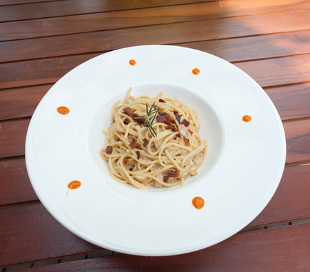 spaghetti carbonara on bowlの写真素材