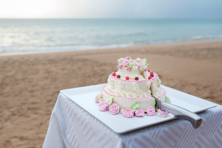 wedding cake in beach weddingの写真素材