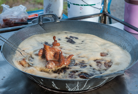 Fry the chicken in the panの写真素材
