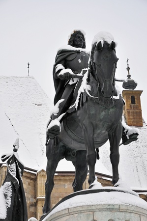 The snow covered statue of Mathias King, Cluj Napoca, Romaniaの写真素材
