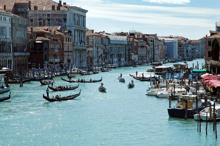 VENICE - AUGUST 29: Unidentified tourists visit the Grand canal. More than 21 million tourists visits Venice annually. On August 29, 2010 in Venice, Italyのeditorial素材