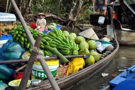 Boat sellers at Can Tho floating market, Mekong Delta, Vietnamのeditorial素材