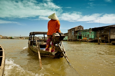 Vietnamese merchants selling their goods in Cai Rang floating market, Mekong Delta, Vietnam のeditorial素材