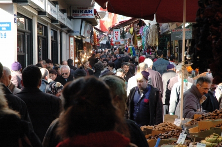 ISTANBUL, TURKEY, DECEMBER 25, 2008 - Inside in the Grand Bazaar which is the largest and oldest covered market in the worldのeditorial素材