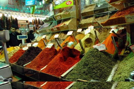 ISTANBUL, TURKEY, DECEMBER 25, 2008 - Inside in the Grand Bazaar which is the largest and oldest covered market in the worldのeditorial素材
