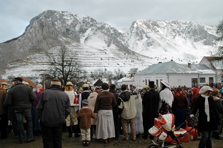 RIMETEA - FEB 28: Local unidentified villagers of Rimetea (Torocko) attending a unique show, the carnival with mask at the ending of winter. On February 28, 2009, in Rimetea, Romania.のeditorial素材