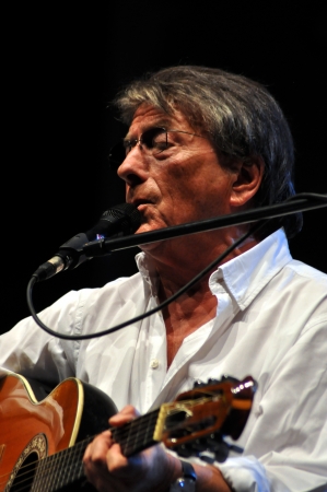 CLUJ NAPOCA - AUG 23  Artist Zoran and his band from Hungary performs at the Main Square of Cluj at the Hungarian Days of the City  On August 23, 2013 in Cluj Napoca  Kolozsvar , Romania のeditorial素材