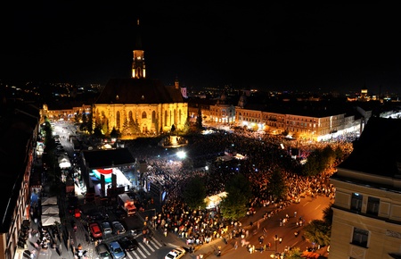 CLUJ - AUG 25  Rock opera Stephen the king performed on the Main Square of Cluj during the Hungarian Days of the City, in front of almost 50 000 fans  View from above  Aug 25, 2013 in Cluj, Romania のeditorial素材