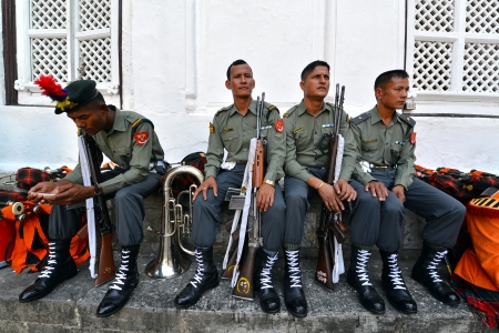 KATHMANDU - OCT 11  Nepalese Military division resting in the inner courtyard of the Royal Palace waiting for the Primes Minister during the Dasain Festivity  On Oct 11, 2013 in Kathmandu, Nepalのeditorial素材
