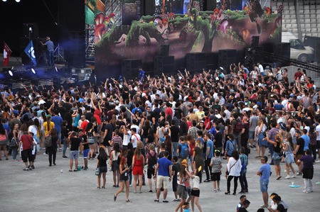 CLUJ NAPOCA, ROMANIA  AUGUST 2, 2015: Crowd of partying people enjoy a Irish Maffia live concert at the Untold Festivalのeditorial素材