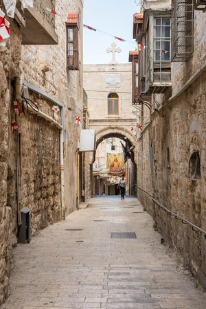 JERUSALEM, ISRAEL - MAY 15, 2018: Christian pilgrims crossing the Via Dolorosa, believed to be the path that Jesus walked on the way to his crucifixionのeditorial素材