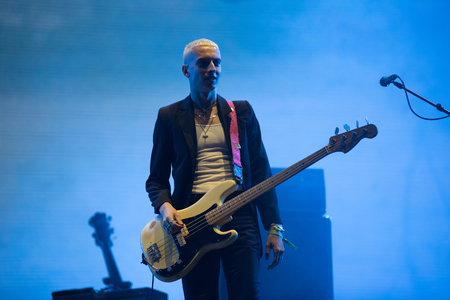 Foto de BONTIDA, ROMANIA - JULY 19, 2018: British alternative rock band Wolf Alice performing live on the Main Stage of Electric Castle festival - Imagen libre de derechos