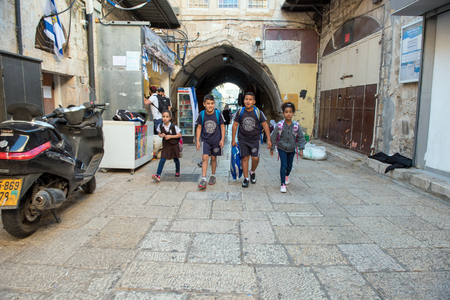 JERUSALEM, ISRAEL - MAY 16, 2018: School children walking on the streets of Jerusalem old city in the Jewish quarterのeditorial素材