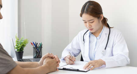 Doctor is currently diagnosing the disease and giving advice to psychiatric patients, Checking the history and medical conditions in a clinic or hospital, Health care counseling.の写真素材