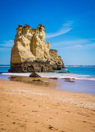 Praia da Dona Ana beach in Lagos, Algarve, Portugalの写真素材
