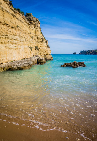 Praia da Dona Ana beach in Lagos, Algarve, Portugalの写真素材