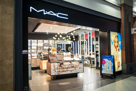 Mac Cosmetics storeのeditorial素材