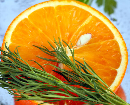 close-up cutaway juicy orange of the mirror surface studioの写真素材