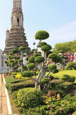 BANGKOK, THAILAND - December 15, 2014: Wat Arun (Temple of Dawn) Temple derives name from the Hindu god Aruna, personified as the radiations of the rising sun.のeditorial素材