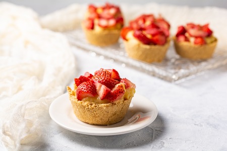 Strawberry tart in a decorate table with fabricの写真素材