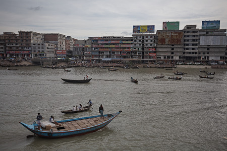 Dhaka, Bangladesh, July 2009. Passengers and rowers on the rowboats at the Sadarghat launch terminal.のeditorial素材