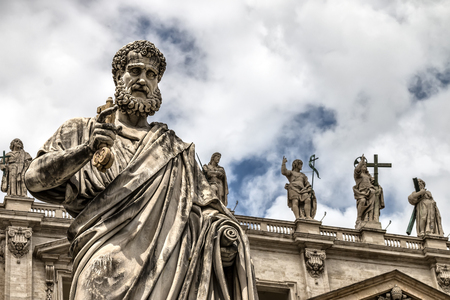 Statue of St. Peter with the key before the cathedral of San Pietro, Vatican Cityの写真素材