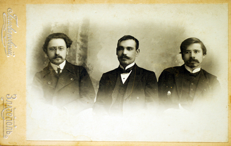 Cabinet portrait
