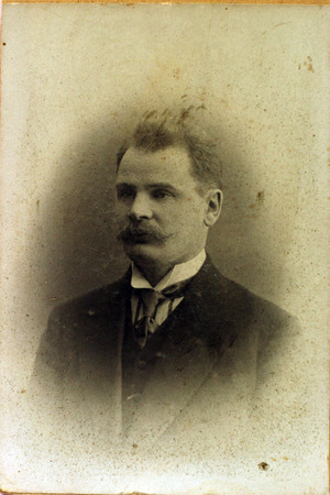 Cabinet portrait