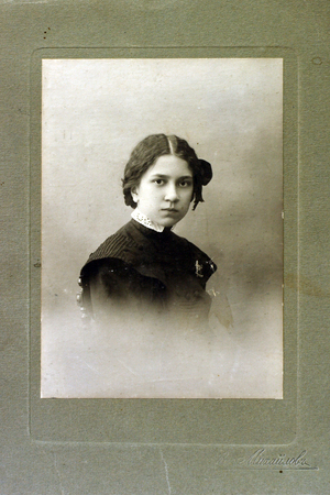 Cabinet portrait