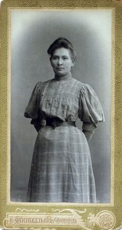 Cabinet portrait