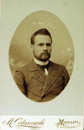 Cabinet portrait