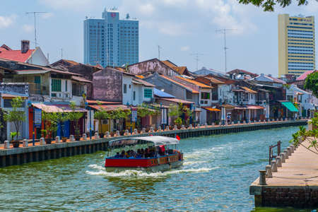 Melaka Malaysia-April 2018:Tourist boat ride along the Melaka river of visited old houses.Malaka Malaysia.のeditorial素材