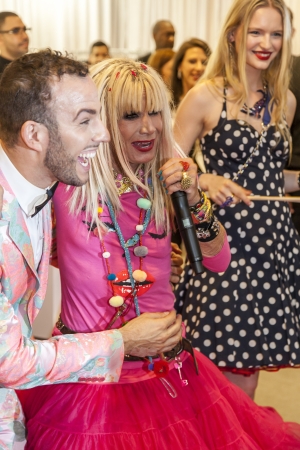 NEW YORK, NY - MAY 16: Fashion designer Betsey Johnson and Micah Jesse attend Macyのeditorial素材