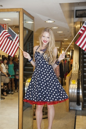 NEW YORK, NY - MAY 16: Isabella Farrell attends Macyのeditorial素材