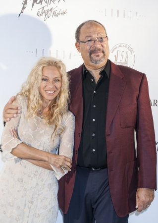 NEW YORK - October 19  Businessman Richard  Dick  Parsons R  and Wendy Oxenhorn attend the 22nd Annual Jazz Loft Party at Jack Studios , Starret-Lehigh Building on October 19, 2013 in New York City のeditorial素材
