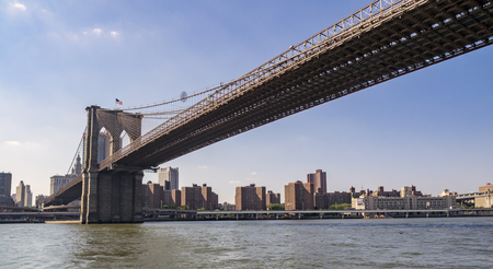 Sailing under the Brooklyn Bridge on the bright summer dayのeditorial素材
