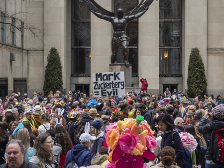 New York, NY, USA - April 1, 2018: Unidentified people in costumes attend 2018 New York Easter Parade and Bonnet Festival on 5th Avenue, Manhattan near St.Patrickâs Cathedral.のeditorial素材
