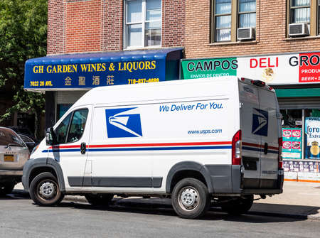 Brooklyn, NY, USA - August 18, 2020: Postal truck seen on the steets of Brooklyn amid postal crisis, COVID-19 and upcoming elections.のeditorial素材
